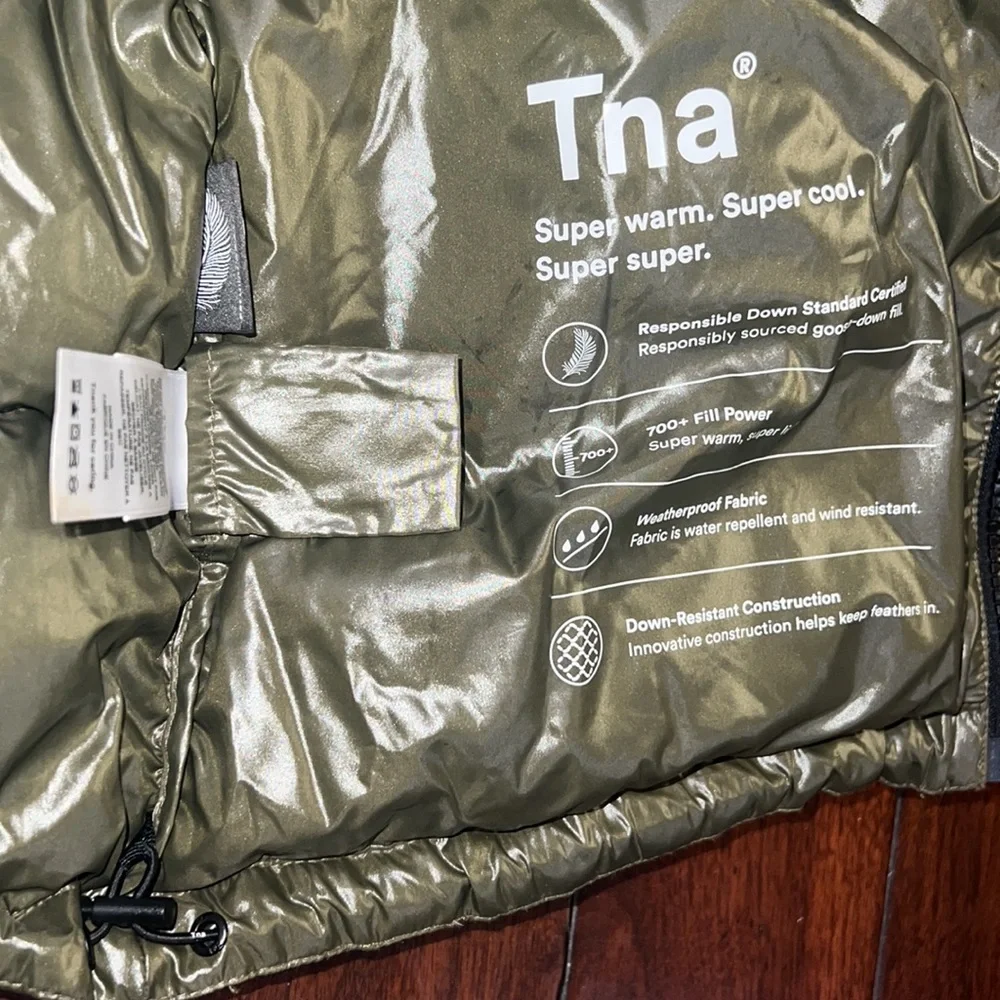 Aritzia TNA Shiny Olive Green Puffer Jacket - Picture 6 of 9